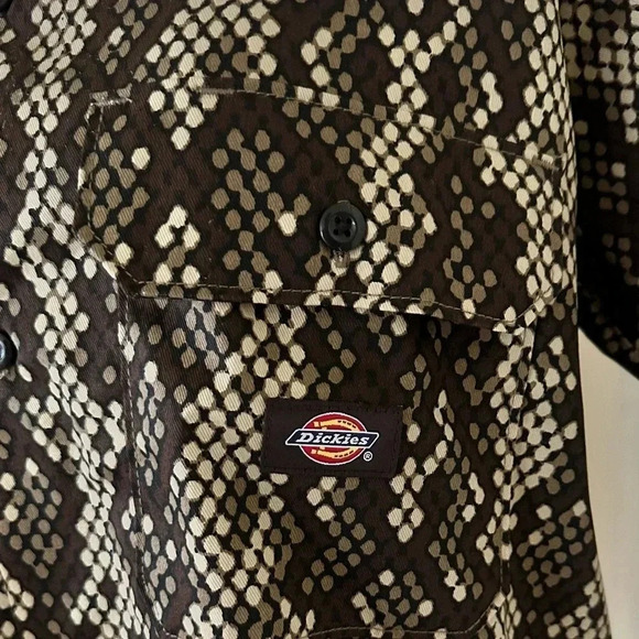 Dickies Camden Snake Print Work Cropped Shirt Size XL - NWT - Picture 6 of 8